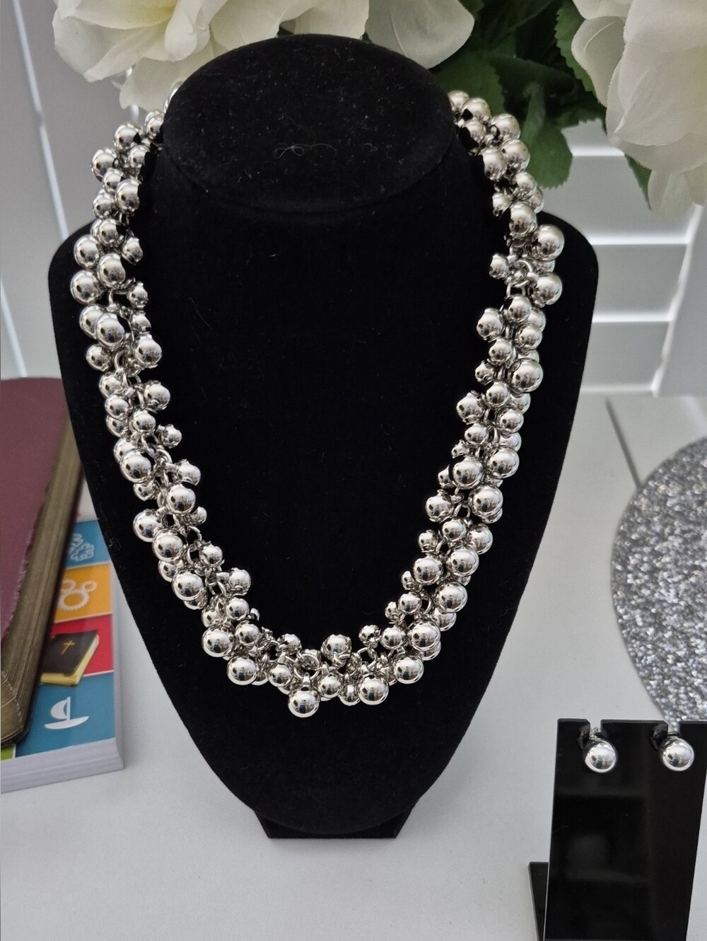Silver Cluster Bead Statement Necklace And Earring SET.